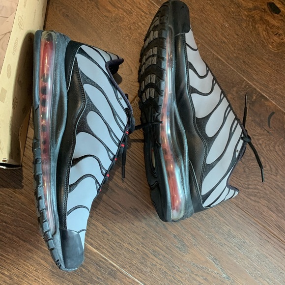 Black grey red Nike AirMax 97 sz 12 sneakers - Picture 4 of 5